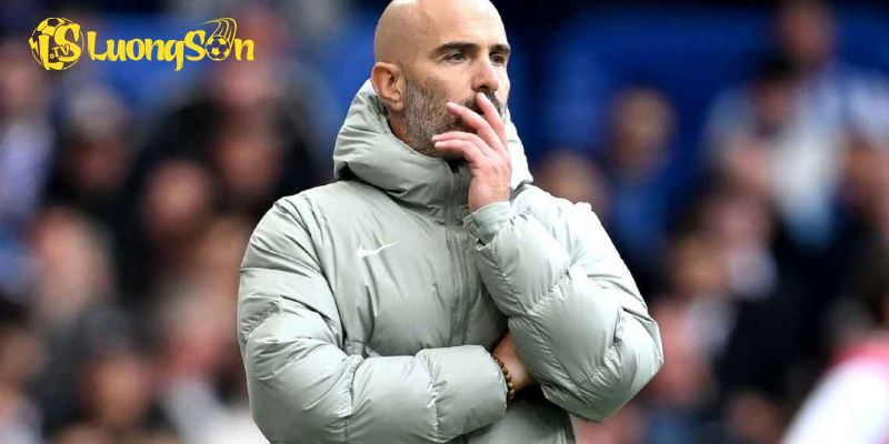 Arne Slot phản công trước những chỉ trích vừa qua 